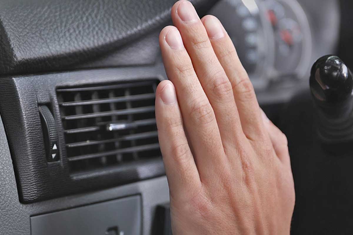 Kenali Penyebab AC Mobil Kurang Dingin yang Sering Luput